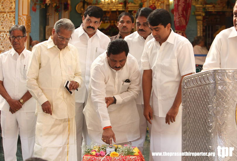 Празднование Дня рождения Бхагавана Шри Сатья Саи Бабы