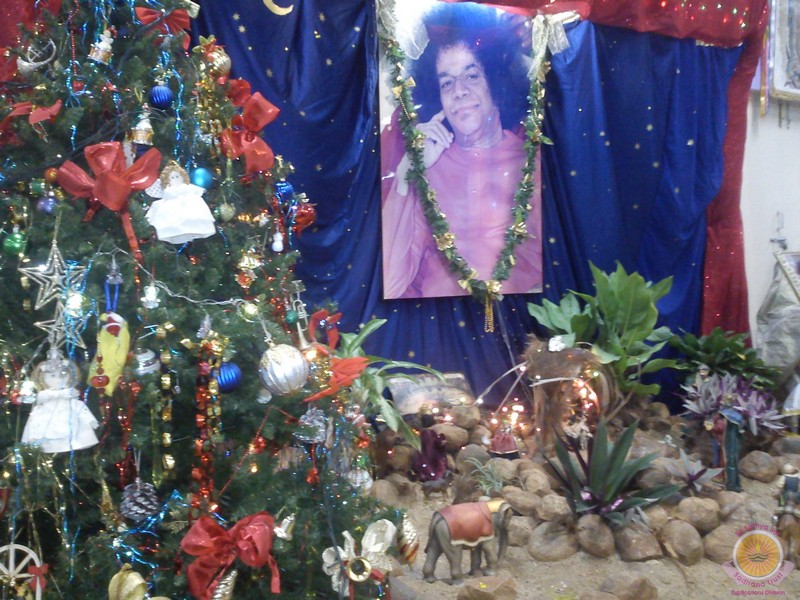 Joy of Living, Christmas Decorations 2011