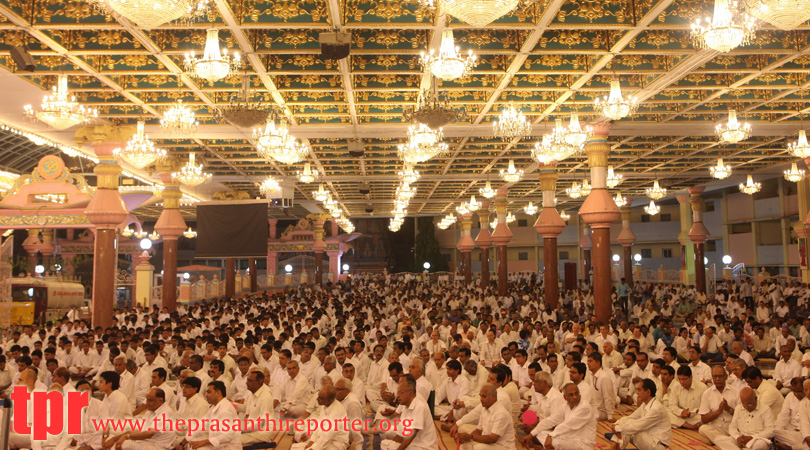 Akhanda Bhajan For Universal Peace commences in Prasanthi…