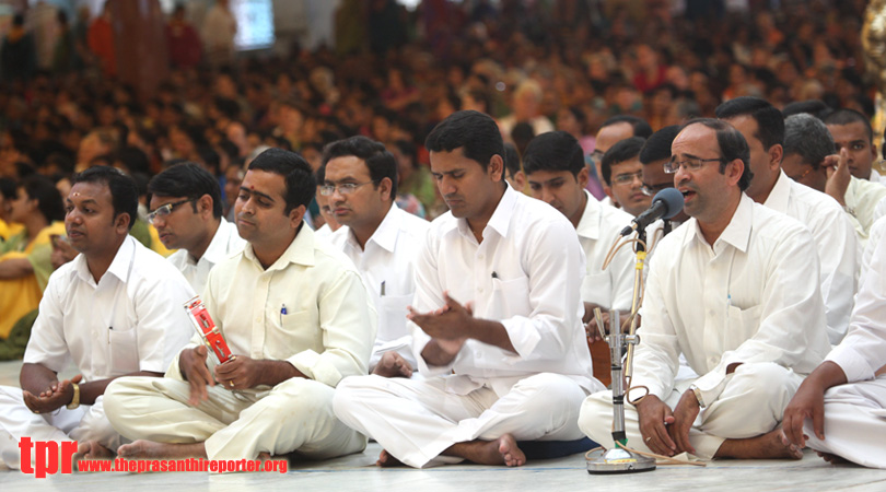 Akhanda Bhajan 2014 concludes in Prasanthi Nilayam…