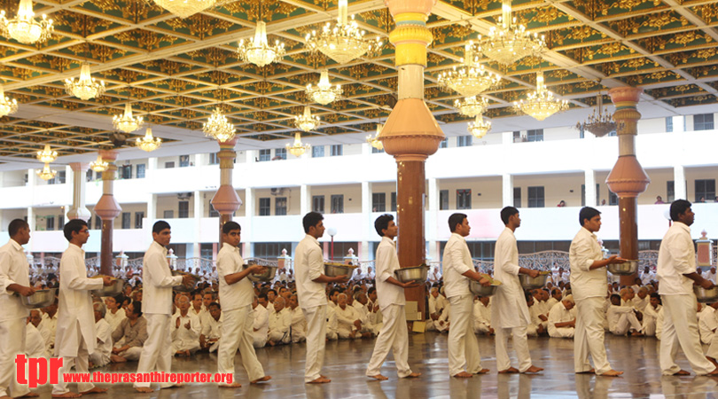 Akhanda Bhajan 2014 concludes in Prasanthi Nilayam…