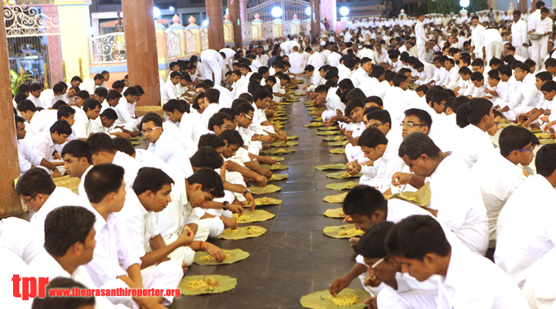 Akhanda Bhajan 2014 concludes in Prasanthi Nilayam…