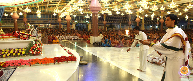 Glorious culmination to Akhanda Bhajan…