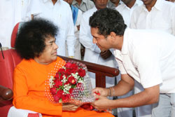 Tendulkar seeks Divine Blessings