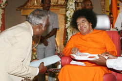 Dr.Rangabashyam with Swamy