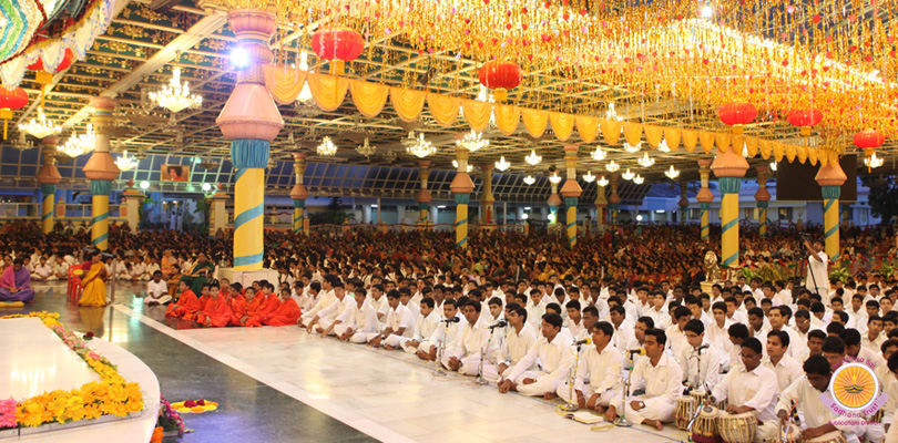 First session of Prasanthi Vidwan Mahasabha