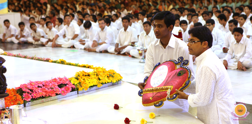 Прашанти Видван Маха Сабха (день второй)
