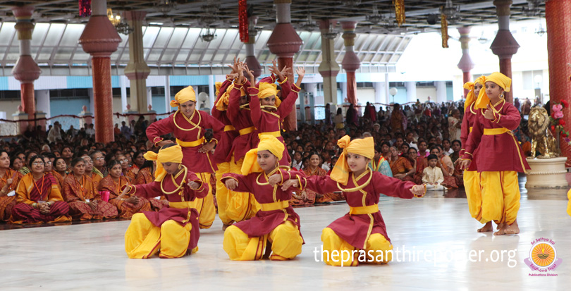 Sathya Sai Parijatalu, Dance   Drama by Puttaparthi Balvikas…