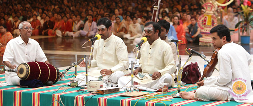 Malladi brothers offer their obeisance on Guru Purnima