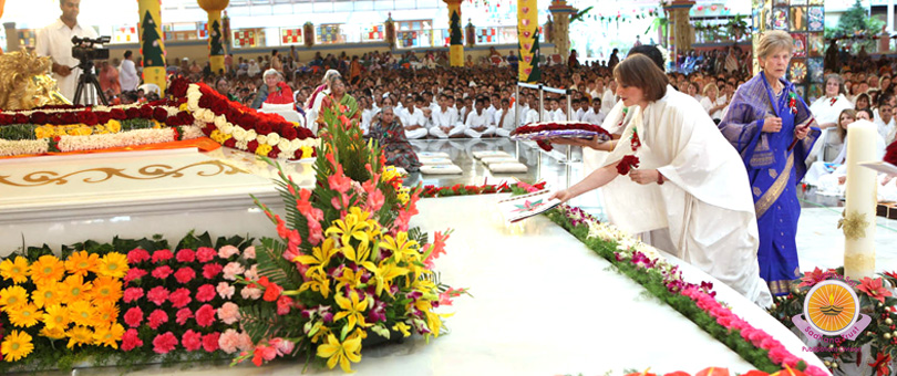 Devotional Fervour on the Christmas Eve in Prasanthi Nilayam