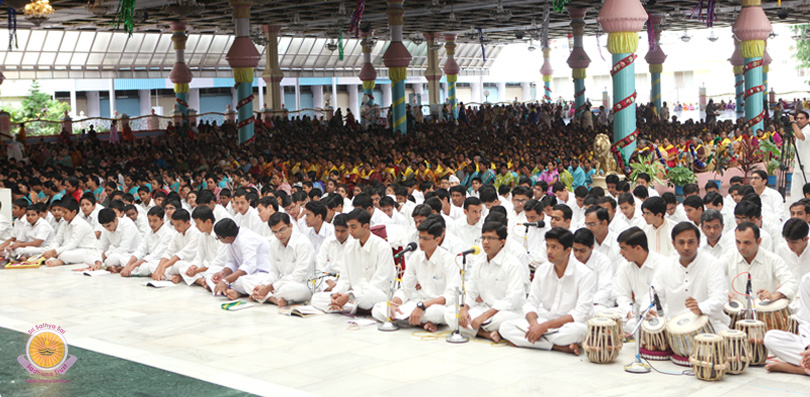 Prasanthi Sings Paens Of Lord Krishna