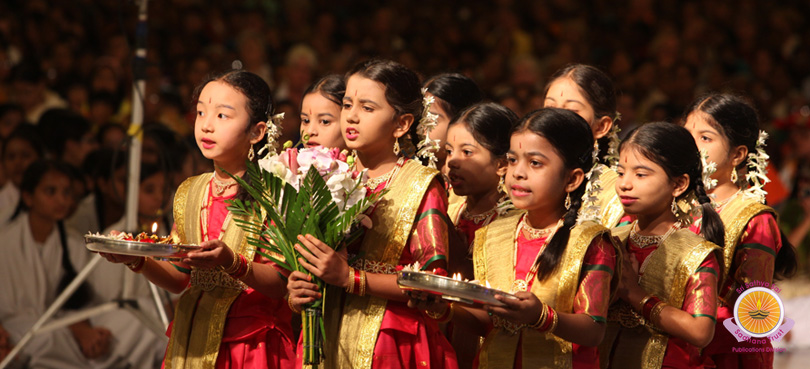 Primary Children Dazzle in Prasanthi Twilight…