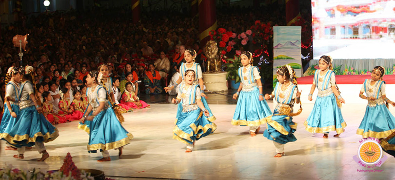 Primary Children Dazzle in Prasanthi Twilight…