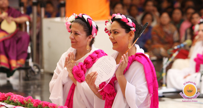 Balinese Dance and Mexican Choir