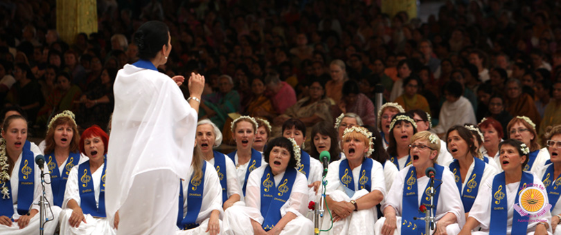 sarvadharma-european-choir-by-region-73-gurupoornima-mahasamdhi-sri-sathya-sai-baba.htm