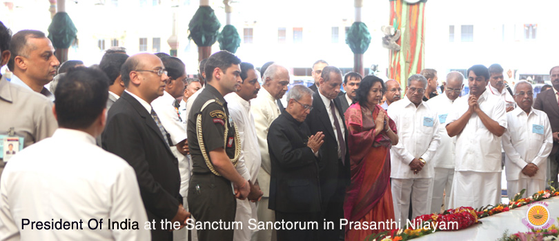 Christmas is in the air & President Of India visits Prasanthi