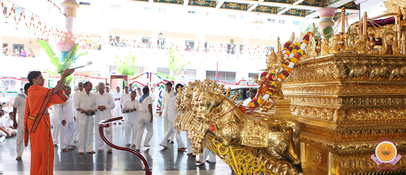 Ashatavadhanam in the Divine Presence