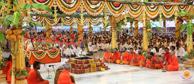 http://www.saibabaofindia.com/LIVE-TELECAST-BHAGAWAN-SRI-SATHYA-SAI-BABA-SAMADHI-DARSHAN-IN-PRASANTHI-NILAYAM.htm