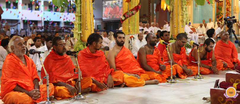 http://www.saibabaofindia.com/LIVE-TELECAST-BHAGAWAN-SRI-SATHYA-SAI-BABA-SAMADHI-DARSHAN-IN-PRASANTHI-NILAYAM.htm