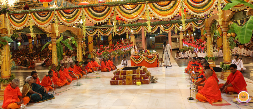 http://www.saibabaofindia.com/LIVE-TELECAST-BHAGAWAN-SRI-SATHYA-SAI-BABA-SAMADHI-DARSHAN-IN-PRASANTHI-NILAYAM.htm